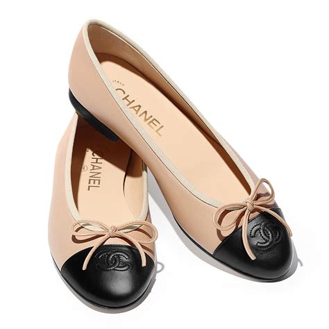 Ballerines Chanel femme .